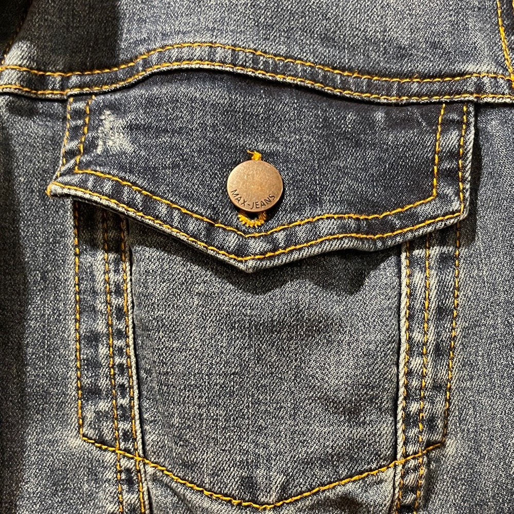 Max Jeans Blue Distressed Stretchy Denim Jacket with Floral Embroidery - Picture 10 of 13
